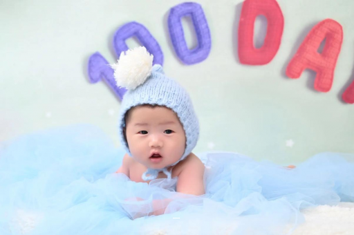 玉环宝宝咬手指甲怎么回事 玉环宝宝咬手指甲怎么回事